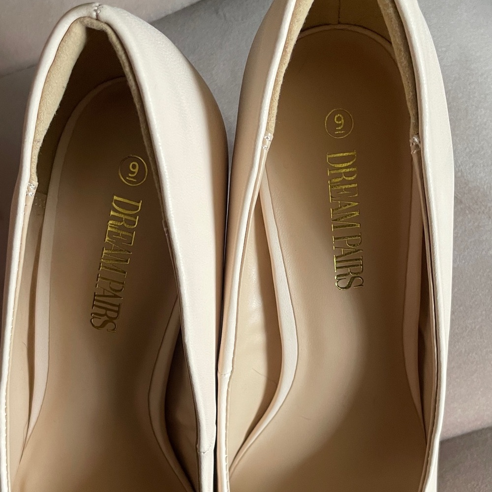 NWOT Dream Pairs Elegant Nude Heels - Picture 4 of 5